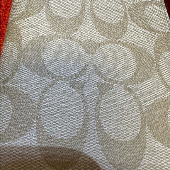 ❤️❤️❤️NWT Coach passport bag/case/cover in signature monogram canvas ❤️❤… - Picture 9 of 11